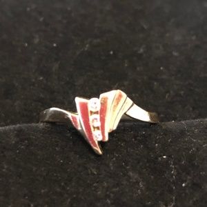 Three natural diamond and 14K gold ring size 7 1/2 in excellent condition